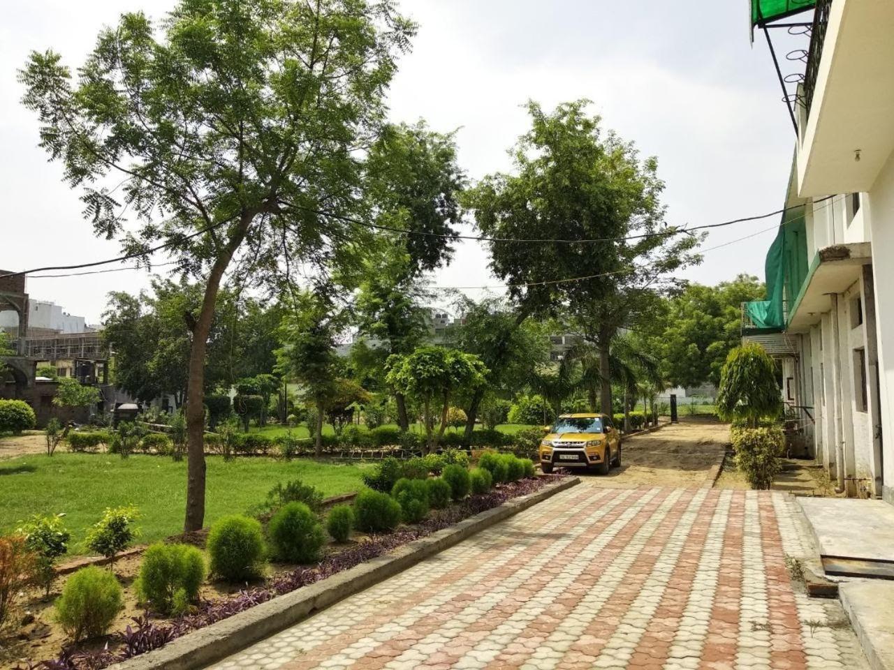 The Radiance Suites And Apartment Új-Delhi Kültér fotó